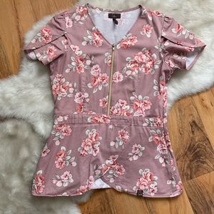 Jaanuu pink floral tulip scrub top size small